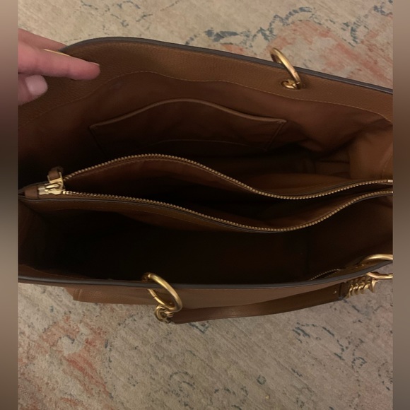 Tory Burch Everly Leather Tote - Picture 4 of 13